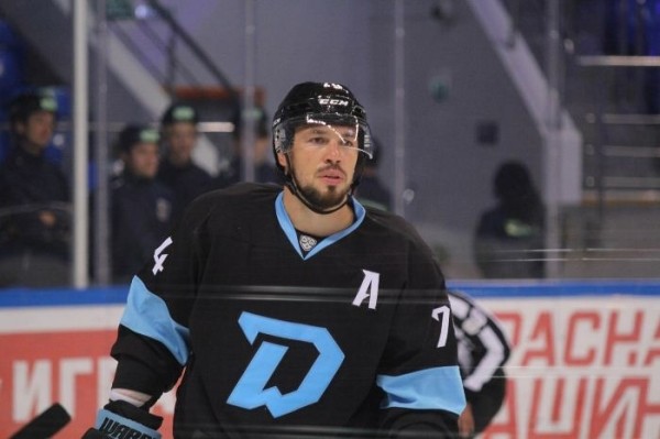 Хоккей.  Артур Хайруллин: зарплата 36-летнего россиянина Емелина в минском "Динамо" не 575 тысяч долларов, а 244 тысячи
 