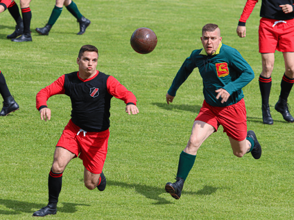 Беларусь с Белостоком связывают не только шоп-туры, но и футбол: туда едут игроки из ЧБ (помните фэйл Савицкого?), местный клуб основан полком, который стоял в Пинске Беларусь с Белостоком связывают не только шоп-туры, но и футбол: туда едут игроки из ЧБ (помните фэйл Савицкого?), местный клуб основан полком, который стоял в Пинске