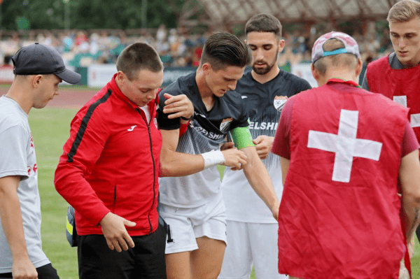 Лучший бомбардир «Белшины» попрощался с болельщиками и завершил сезон. Он получил жесткую травму на ровном месте Лучший бомбардир «Белшины» попрощался с болельщиками и завершил сезон. Он получил жесткую травму на ровном месте