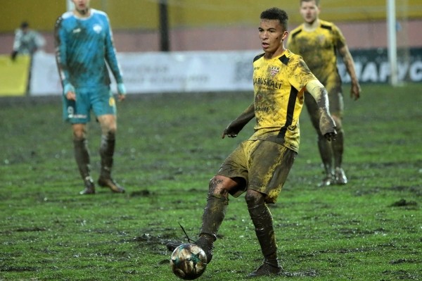 Впервые за 8 лет юношей из Беларуси не будет в Лиге чемпионов, а ведь через турнир прошли многие наши топы: Бахар и Громыко получили в Румынии, Лисакович не мог спасти «Шахтер» Впервые за 8 лет юношей из Беларуси не будет в Лиге чемпионов, а ведь через турнир прошли многие наши топы: Бахар и Громыко получили в Румынии, Лисакович не мог спасти «Шахтер»