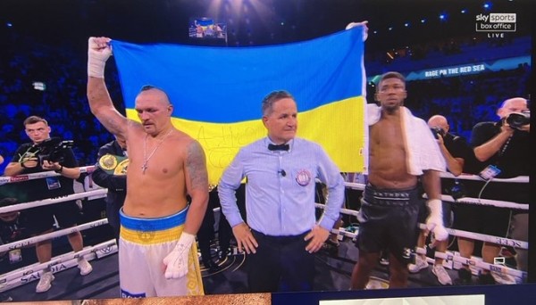 Разное. Бокс. Александр Усик раздельным решением судей победил Энтони Джошуа в реванше и сохранил титулы чемпиона мира
Разное. Бокс. Александр Усик раздельным решением судей победил Энтони Джошуа в реванше и сохранил титулы чемпиона мира