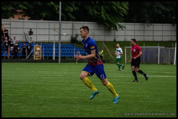 &laquo;Некомфортно думать о будущем в стране без законов&raquo;. Выступивший против режима футболист &laquo;вышки&raquo; в Д5 Польши не потерял в деньгах, но хочет работать вне спорта