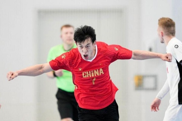 Молодые думают, как уехать, денег может не стать, многие за перемены, но готовы плыть по течению, в «Мешкове» не осталось приличных легионеров. Что творится в белгандболе