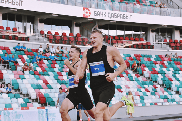 На трибунах ЧБ по легкой атлетике царила пустота – Недосеков хотел тысяч зрителей, но они остались на топ-турнирах (там и дожди нипочем)