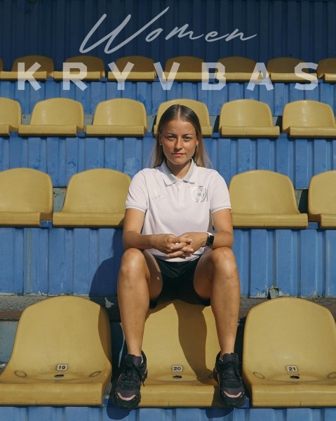 Фото дня. После сильной критики жены Зеленского за фотосессию, украинские футболистки устроили фотофлешмоб в поддержку первой леди