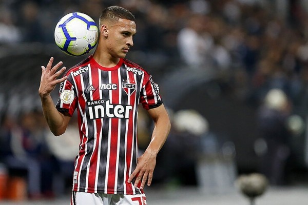 Три года назад Антони играл в «Сан-Паулу» и стоил 5 млн евро. Откуда теперь ценник для «МЮ» – 100 млн? Три года назад Антони играл в «Сан-Паулу» и стоил 5 млн евро. Откуда теперь ценник для «МЮ» – 100 млн?