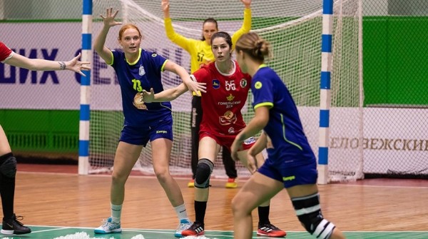 Гандболистки "Гомеля" разгромили "Витебчанку" на старте турнира памяти Томажа Чатера