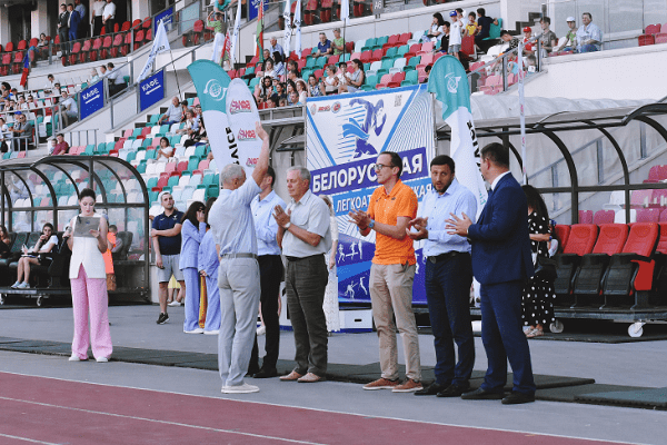 На трибунах ЧБ по легкой атлетике царила пустота – Недосеков хотел тысяч зрителей, но они остались на топ-турнирах (там и дожди нипочем)