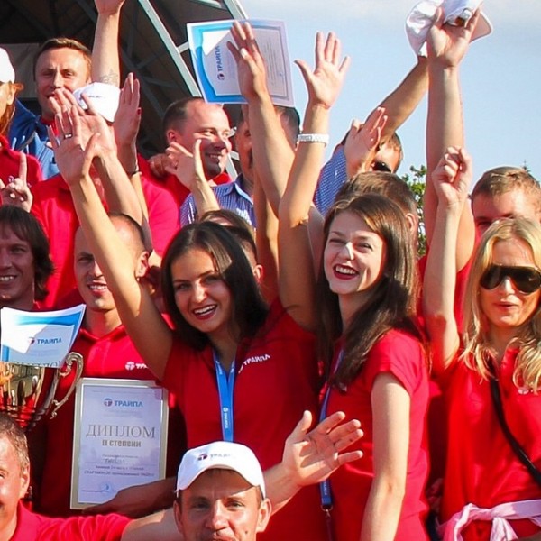 Дочь поставленного вице-премьером члена исполкома АБФФ любила бывать на Западе – а когда-то работала на Чижа и ярко болела за Россию в хоккее Дочь поставленного вице-премьером члена исполкома АБФФ любила бывать на Западе – а когда-то работала на Чижа и ярко болела за Россию в хоккее