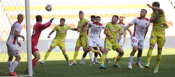 Футбол.  13 голов и возвращение БАТЭ на вершину — полная картина воскресенья в высшей лиге
  