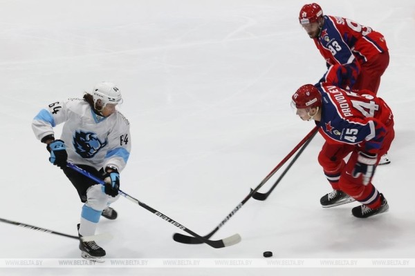 ФОТОФАКТ: Товарищеский матч "Динамо-Минск" - ЦСКА ФОТОФАКТ: Товарищеский матч "Динамо-Минск" - ЦСКА