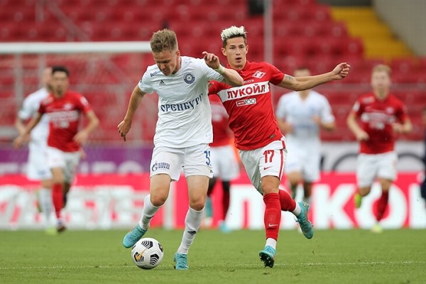 «Если ты боишься себя на поле, лучше сразу уехать». Экс-тренер брестского «Динамо» строит очень смелый футбол в РПЛ и не осудил войну (на Родине не понимают) «Если ты боишься себя на поле, лучше сразу уехать». Экс-тренер брестского «Динамо» строит очень смелый футбол в РПЛ и не осудил войну (на Родине не понимают)