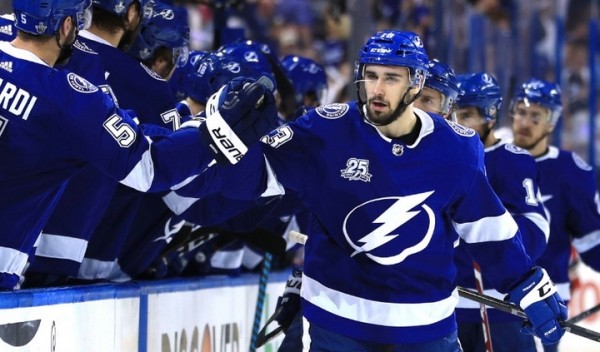 Хоккей. Леонид Вайсфельд: вчера Пакетт выигрывал Кубок Стэнли, а сегодня на первенстве водокачки играет. Это я не о Минске
Хоккей. Леонид Вайсфельд: вчера Пакетт выигрывал Кубок Стэнли, а сегодня на первенстве водокачки играет. Это я не о Минске