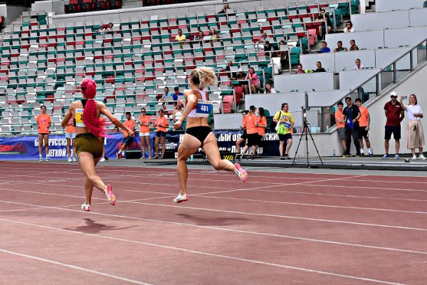 На трибунах ЧБ по легкой атлетике царила пустота – Недосеков хотел тысяч зрителей, но они остались на топ-турнирах (там и дожди нипочем)