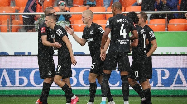 Футболисты "Урала" добыли первую победу в сезоне под началом Гончаренко Футболисты "Урала" добыли первую победу в сезоне под началом Гончаренко