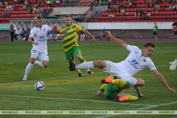 ФОТОФАКТ: Футболисты гродненского "Немана" на своем поле одолели "Ислочь"