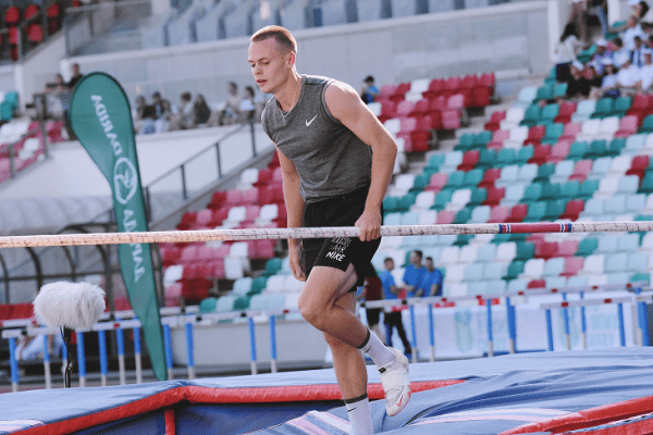 На трибунах ЧБ по легкой атлетике царила пустота – Недосеков хотел тысяч зрителей, но они остались на топ-турнирах (там и дожди нипочем)