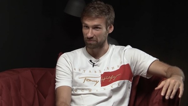 Футбол. Юрий Кендыш: после 0:8 с Бельгией я сказал, что больше не поеду в сборную Беларуси, это пой заключительный матч
Футбол. Юрий Кендыш: после 0:8 с Бельгией я сказал, что больше не поеду в сборную Беларуси, это пой заключительный матч