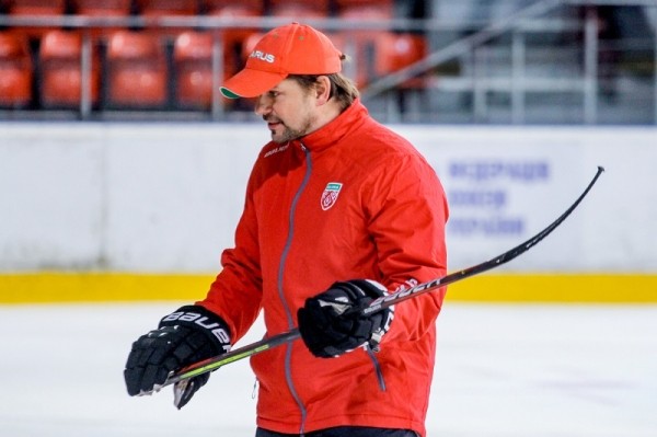 Хоккей.  Андрей Михалев о зарплате в "Динамо-Шиннике": они сюда приехали не зарабатывать деньги, они приехали развиваться
 