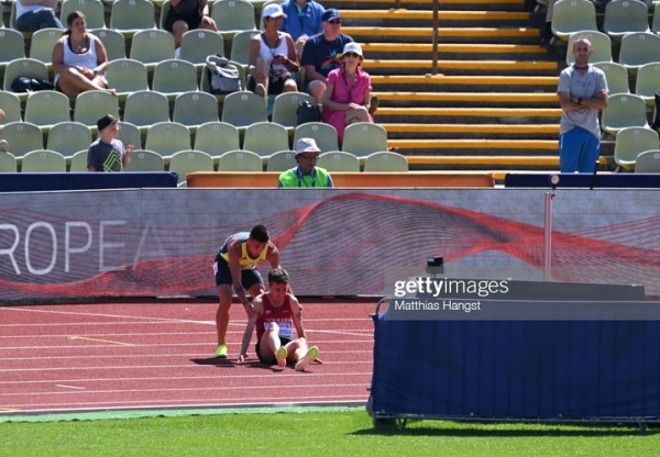 Разное.  Легкая атлетика. ЧЕ-2022. Бегун из Андорры остановился, чтобы помочь упавшему сопернику, пожертвовав результатом
  