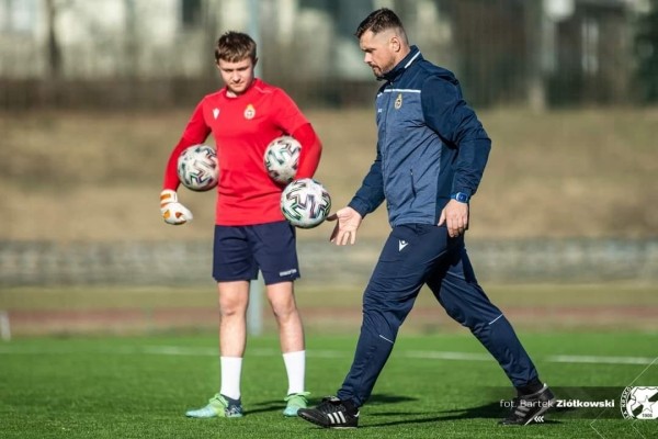 «Невозможно убить в себе памяркоўнасць и добродушие». Давно работает в «Висле», купил в Польше квартиру, но умрет беларусом – этот экс-тренер ЧБ упорно верит в лучшее «Невозможно убить в себе памяркоўнасць и добродушие». Давно работает в «Висле», купил в Польше квартиру, но умрет беларусом – этот экс-тренер ЧБ упорно верит в лучшее