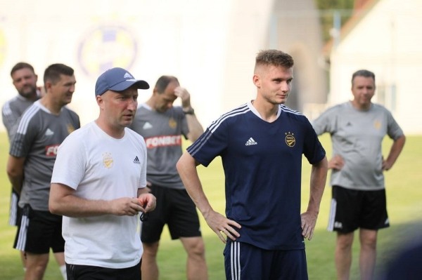 Футбол. Александр Михайлов покинул пост главного тренера борисовского БАТЭ Футбол. Александр Михайлов покинул пост главного тренера борисовского БАТЭ