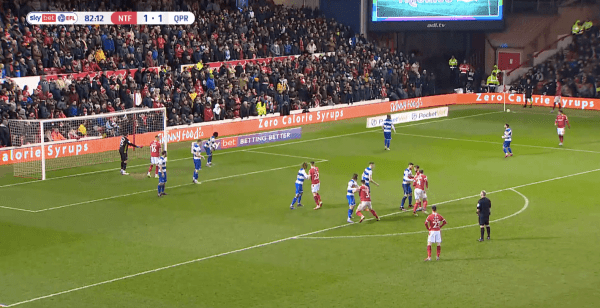 За секунду до углового в кадре ни одного игрока атаки &ndash; так &laquo;Ноттингем Форест&raquo; веселит АПЛ