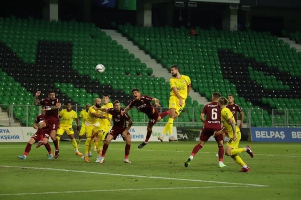 Футбол.  Лига конференций. В первом матче третьего раунда квалификации солигорский "Шахтер" и "Клуж" не выявили победителя
 