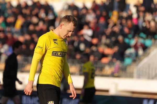 Лучший футболист Беларуси-2021 совсем уж пропал: тренер говорит о травме, но это неправда. Думал уйти, в «Шахтере» сказали, что нужен в еврокубках – и в итоге туда не заявили