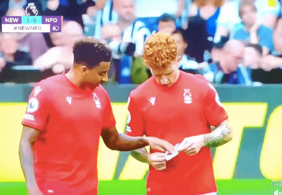 За секунду до углового в кадре ни одного игрока атаки &ndash; так &laquo;Ноттингем Форест&raquo; веселит АПЛ