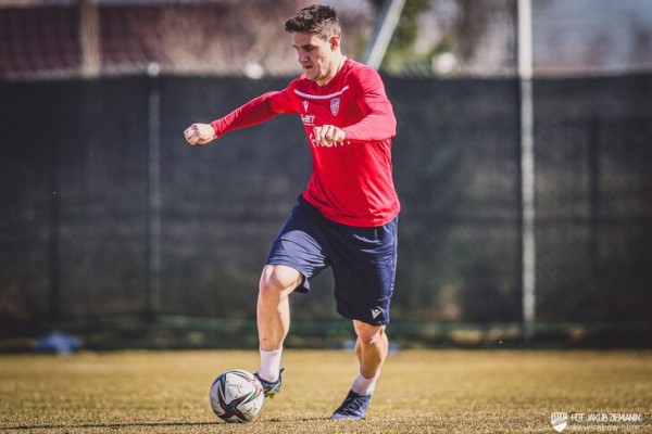 Шкурин уже не в первой команде «Ракува» – сигналом стало удаление из коллективного чата. Тренеры так и не объяснили, за что форварда сослали в Д4