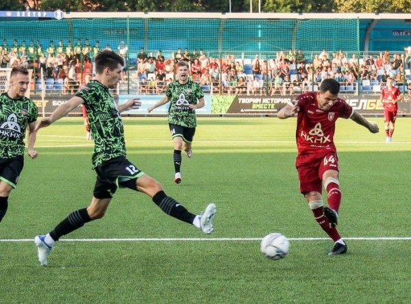 Футбол.  Виталий Лисакович забил гол в ничейном матче "Рубина" против "Нефтехимика"
  