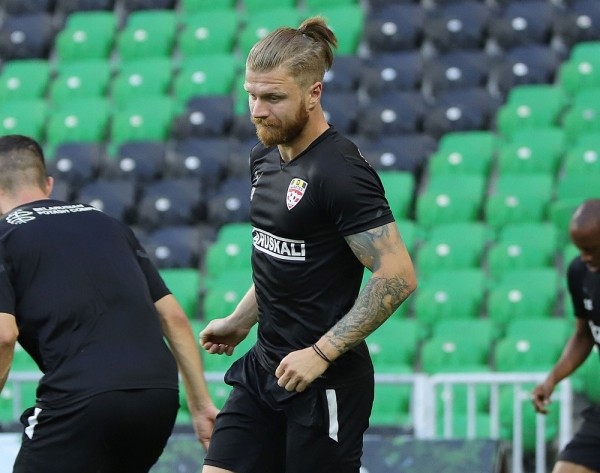 Футбол.  Никита Корзун: дорога в Турцию была очень тяжелой. Добирались с десяти утра до трех ночи
 