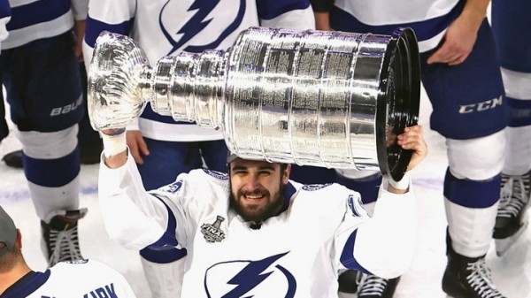 Хоккей.  Обладатель Кубка Стэнли Седрик Пакетт подписал контракт с минским "Динамо"
 