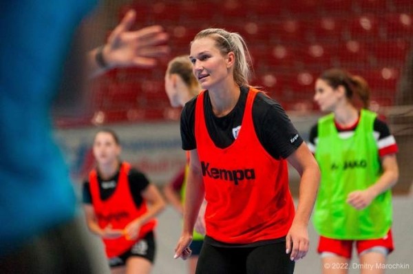 Гандбол.  Ирина Шинкарук рассказала про исполнение семиметровых — "честно, у меня всегда получалось неплохо бросать"
 