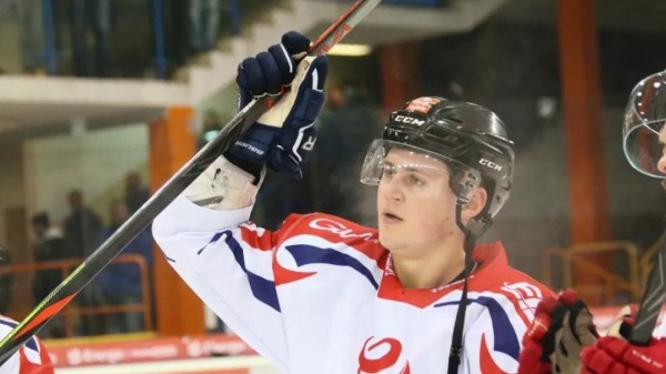 Молодого беларуса хотели прибрать из хоккейного клуба в Польше из-за паспорта, но он внятно выступил против войны – и это помогло! Молодого беларуса хотели прибрать из хоккейного клуба в Польше из-за паспорта, но он внятно выступил против войны – и это помогло!