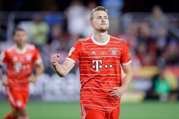 Футбол. Маттейс де Лихт ответил на обвинения Бонуччи в неуважении к "Ювентусу"
Футбол. Маттейс де Лихт ответил на обвинения Бонуччи в неуважении к "Ювентусу"