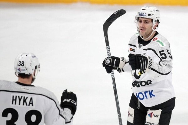 Беларуса Бэйлена хвалили в «Тракторе» за то, что не cреагировал на войну. Защитник все же покинул Челябинск – мог вернуться в «Динамо», но махнул в Германию Беларуса Бэйлена хвалили в «Тракторе» за то, что не cреагировал на войну. Защитник все же покинул Челябинск – мог вернуться в «Динамо», но махнул в Германию