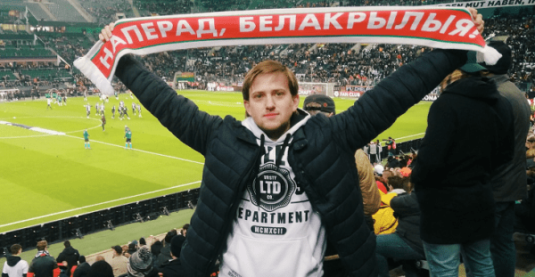 Хоккейное &laquo;Динамо&raquo; поздравило Лукашенко с ДР сразу всем коллективом. На офис клуба трудятся охочая до вина, любитель раздеться, тромбонист и другие