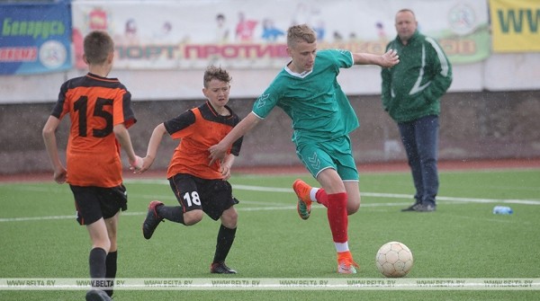 Более 23 тыс. юных футболистов приняли участие в региональных турнирах "Кожаного мяча" Более 23 тыс. юных футболистов приняли участие в региональных турнирах "Кожаного мяча"