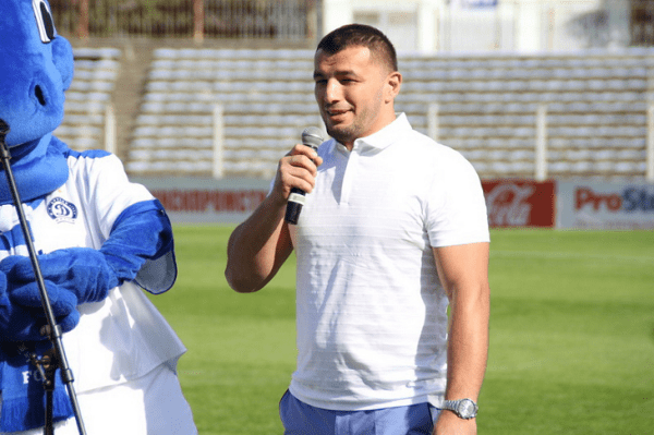 Выверенные цвета БАТЭ, кричалки а-ля Ботников и троеборье Баскова – дарим аттракционы для ябатек, которых едут развлекать лидеры ЧБ, АБФФ и борцы