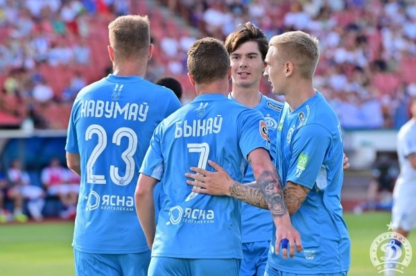 Футбол.  Минское "Динамо" и "Белшина" разошлись без забитых мячей. Минчане сыграли со счетом 0:0 во втором матче подряд
 