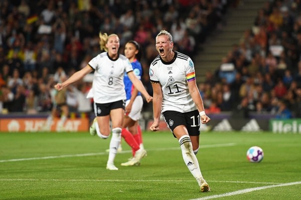 Женский футбол уходит от мужского – и становится сильнее. Он все привлекательнее для инвесторов и нравится подросткам