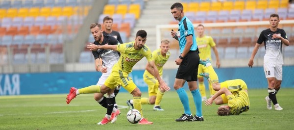 Футбол.  "Белшина" совершает камбэк в матче с БАТЭ, Бакич приносит три очка минскому "Динамо" — картина воскресенья в высшей лиге
  