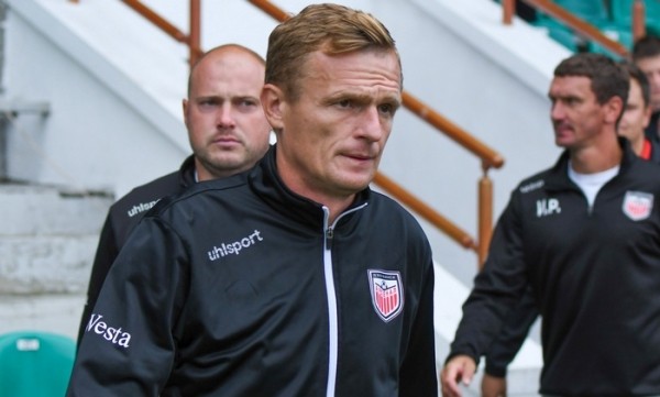 Футбол. Павел Кирильчик: у самого уже закрадываются сомнения, что доиграем сезон. Парни по четыре месяца не получают зарплаты
Футбол. Павел Кирильчик: у самого уже закрадываются сомнения, что доиграем сезон. Парни по четыре месяца не получают зарплаты