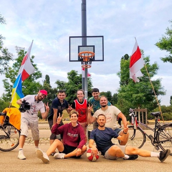 Топовая баскетболистка провела фантастическое лето: гоняла на авто по Европе и встречалась с беларусами, уехавшими с Родины из-за репрессий, – вот кого она увидела Топовая баскетболистка провела фантастическое лето: гоняла на авто по Европе и встречалась с беларусами, уехавшими с Родины из-за репрессий, – вот кого она увидела