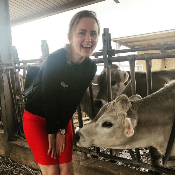 Хоккейное &laquo;Динамо&raquo; поздравило Лукашенко с ДР сразу всем коллективом. На офис клуба трудятся охочая до вина, любитель раздеться, тромбонист и другие