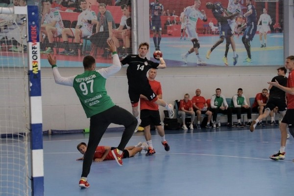 Молодые думают, как уехать, денег может не стать, многие за перемены, но готовы плыть по течению, в «Мешкове» не осталось приличных легионеров. Что творится в белгандболе