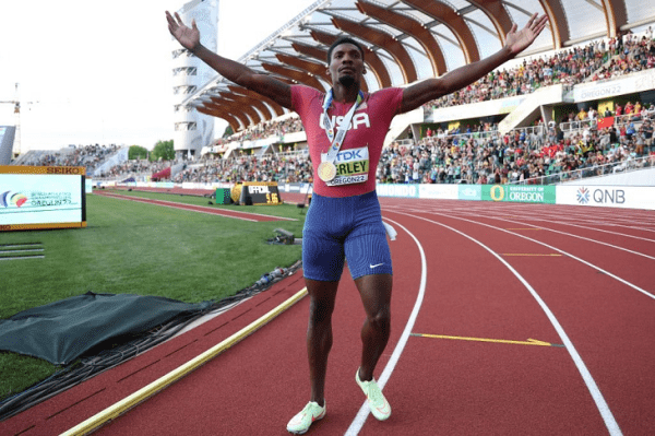 На трибунах ЧБ по легкой атлетике царила пустота – Недосеков хотел тысяч зрителей, но они остались на топ-турнирах (там и дожди нипочем)