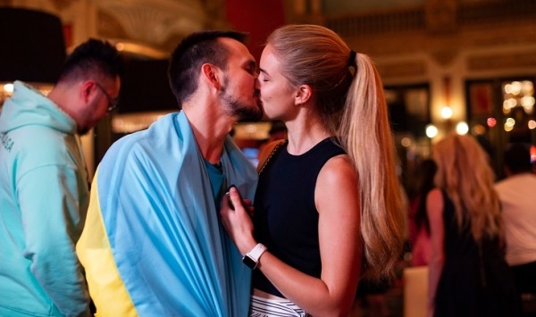 Один из топов в покере – экс-шахматист из Беларуси: любил ставить на спорт, в 10-й раз взял больше миллиона, празднует с флагом Украины